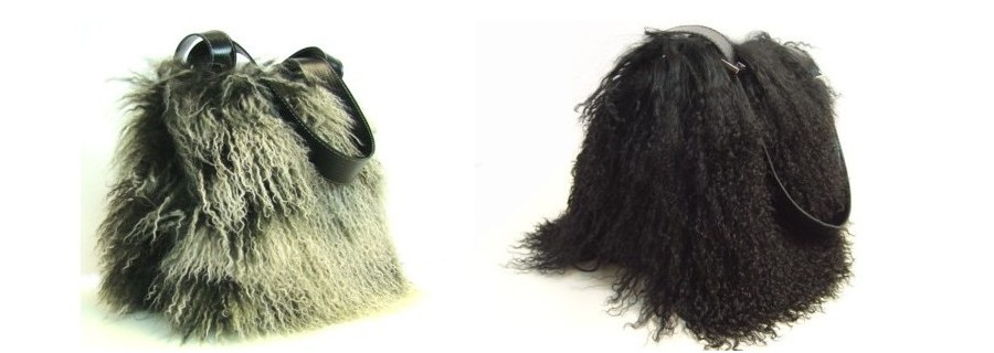 Felltaschen aus Tibetlamm in Schwarz und in der Farbe Snowtop.